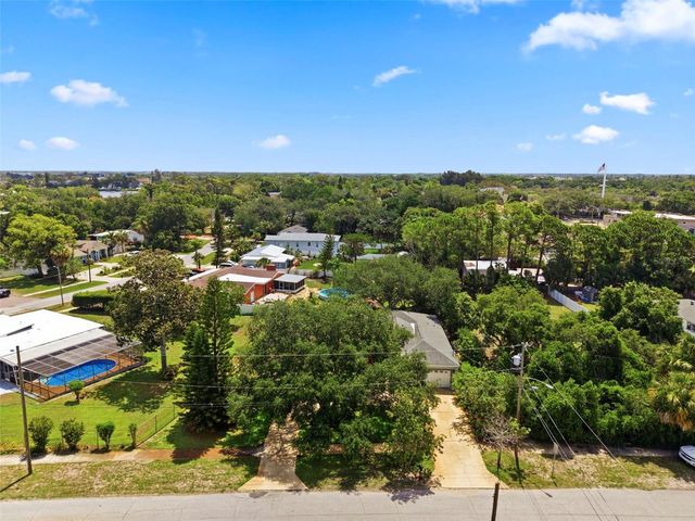 30 GLADES AVENUE, Tarpon Springs, FL 34689