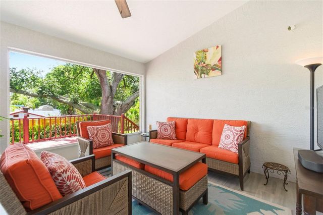 30 GLADES AVENUE, Tarpon Springs, FL 34689