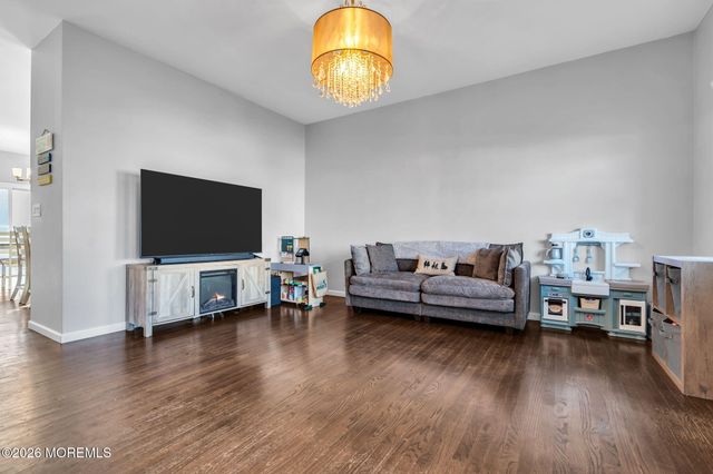 43 Cattus Street, Toms River, NJ 08753