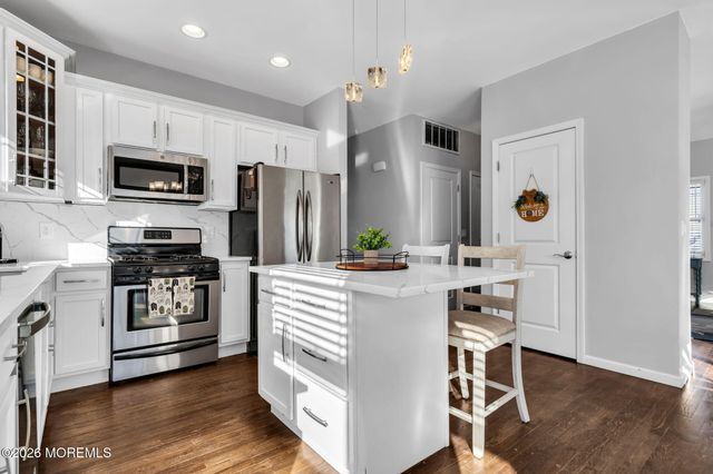 43 Cattus Street, Toms River, NJ 08753