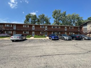 1910 W Hatherleigh Court 2C, Mount Prospect, IL 60056