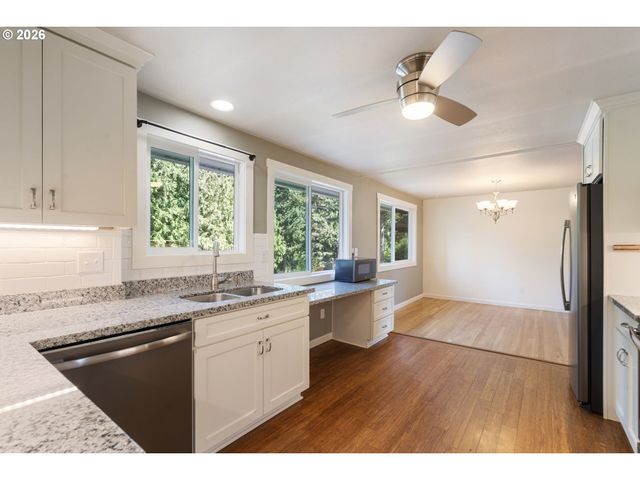 823 Nw 60TH St, Vancouver, WA 98663