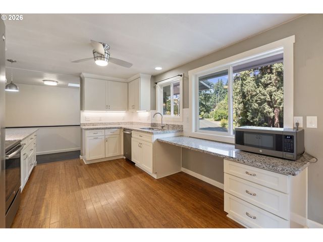 823 Nw 60TH St, Vancouver, WA 98663