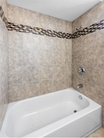 1610 W Jarvis Avenue 2B, Chicago, IL 60626