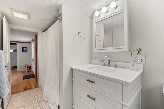 197 Madison St Apt 5, Portsmouth, NH 03801