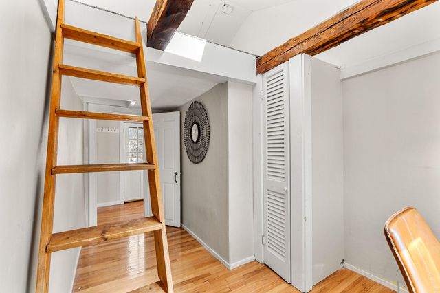 197 Madison St Apt 5, Portsmouth, NH 03801