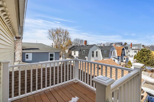 197 Madison St Apt 5, Portsmouth, NH 03801