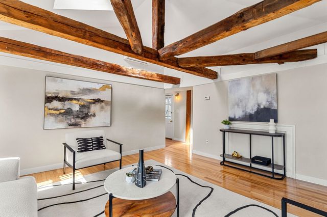 197 Madison St Apt 5, Portsmouth, NH 03801