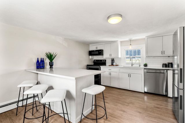 197 Madison St Apt 5, Portsmouth, NH 03801