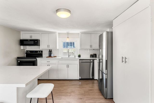 197 Madison St Apt 5, Portsmouth, NH 03801