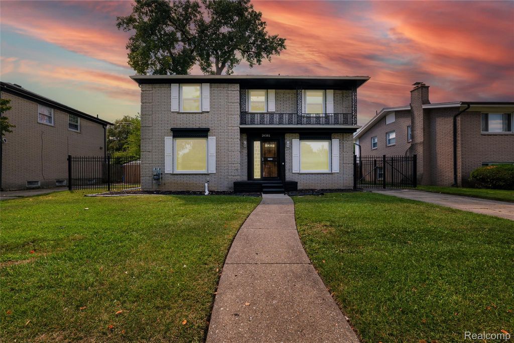 24561 Seneca Street, Oak Park, MI 48237