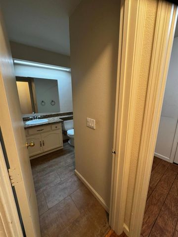 1080 Ruess Rd, Ripon, CA 95366