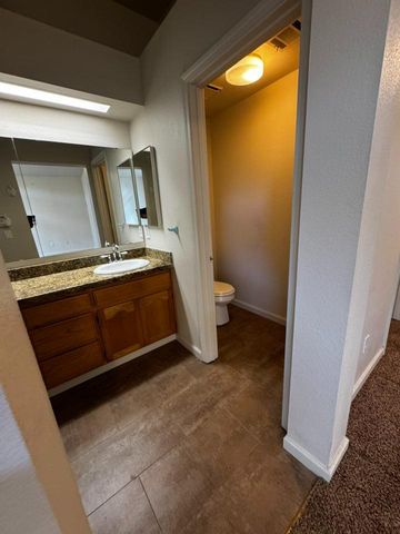 1080 Ruess Rd, Ripon, CA 95366