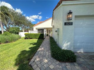 829 Reef Point CIR 46, Naples, FL 34108
