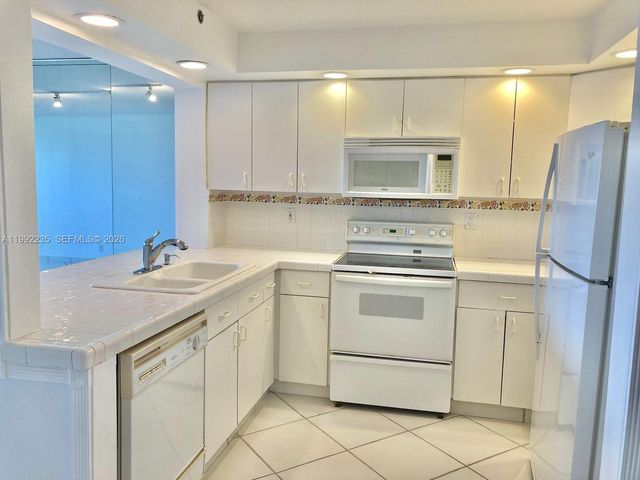 2555 Collins Ave 1707, Miami Beach, FL 33140