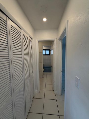 17150 NE 23rd Ave 10, North Miami Beach, FL 33160