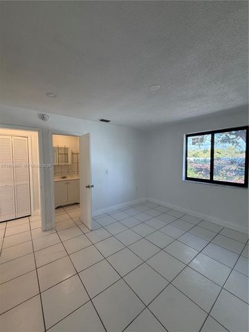 17150 NE 23rd Ave 10, North Miami Beach, FL 33160