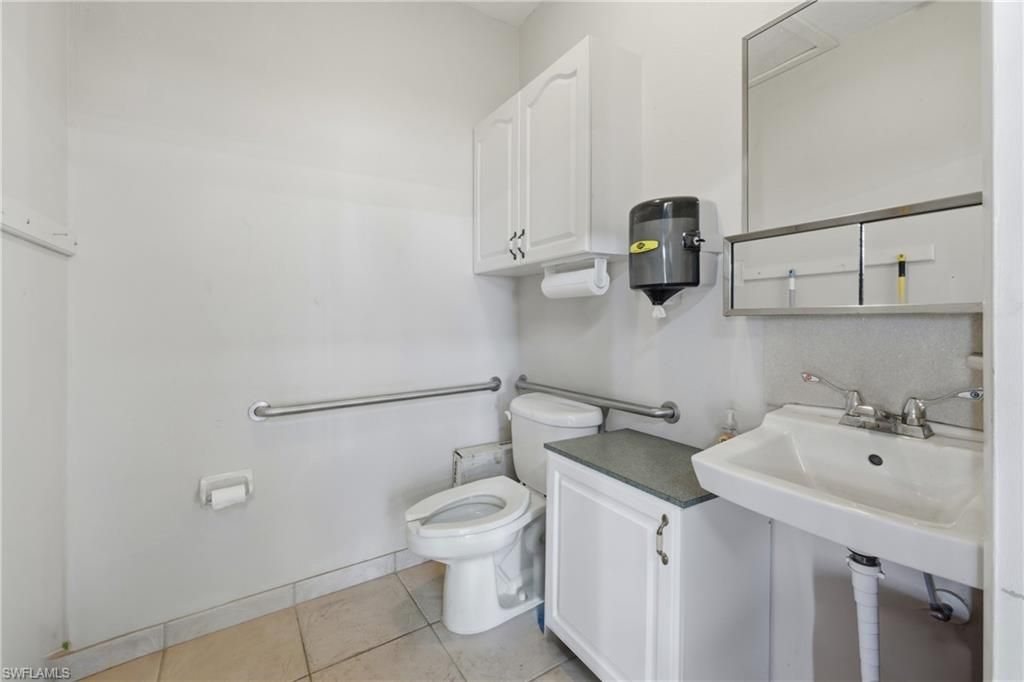 927 SE 13th AVE, CAPE CORAL, FL 33990 — photo 4