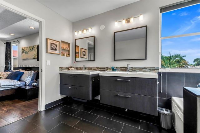 18172 SW 3rd St, Pembroke Pines, FL 33029