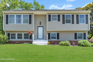 7 Juniper Lane, Jackson, NJ 08527
