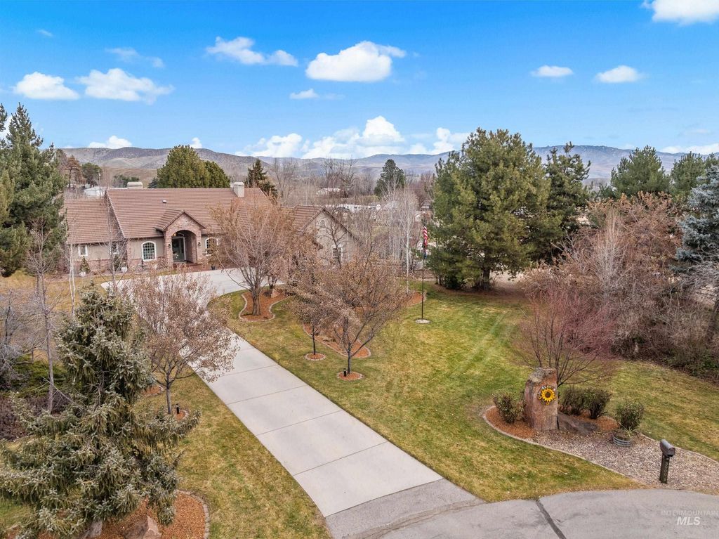 3900 N Saddleman Place, Eagle, ID 83616 photo 2