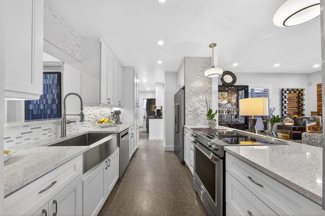 4801 NE 4th Avenue, Oakland Park, FL 33334