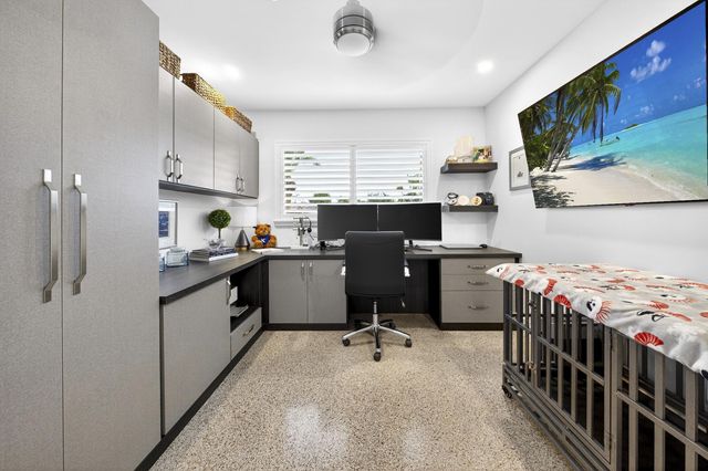 4801 NE 4th Avenue, Oakland Park, FL 33334