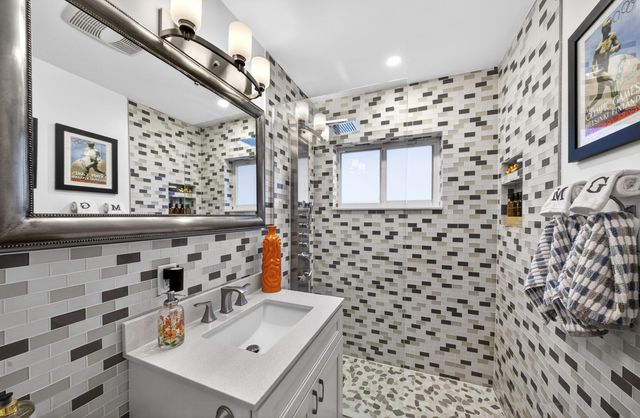 4801 NE 4th Avenue, Oakland Park, FL 33334