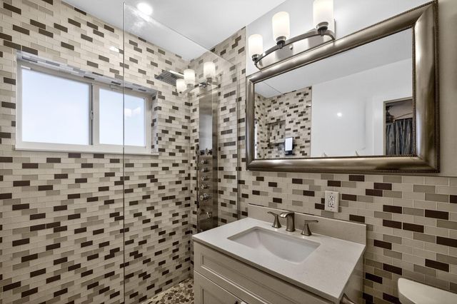 4801 NE 4th Avenue, Oakland Park, FL 33334