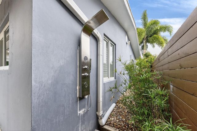 4801 NE 4th Avenue, Oakland Park, FL 33334