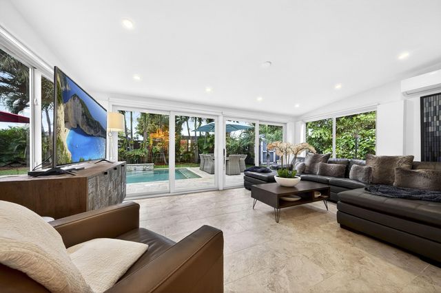 4801 NE 4th Avenue, Oakland Park, FL 33334