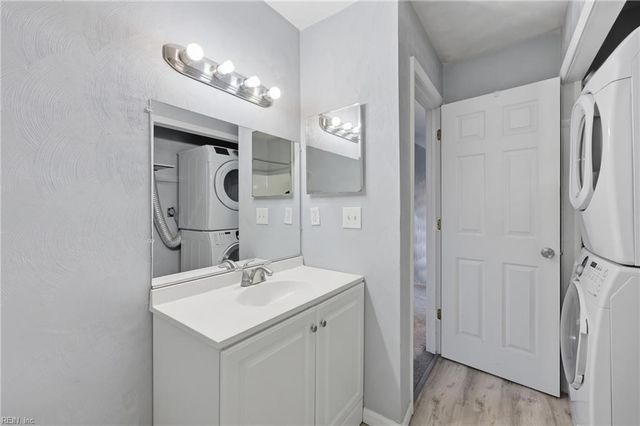 3670 Ship Chandlers WHRF, Virginia Beach, VA 23453