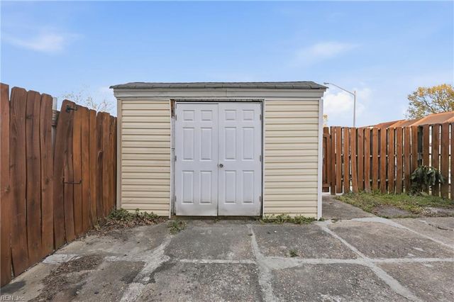 3670 Ship Chandlers WHRF, Virginia Beach, VA 23453