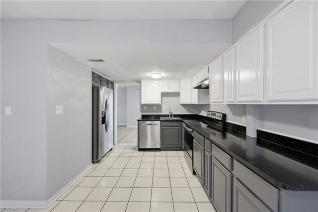 3670 Ship Chandlers WHRF, Virginia Beach, VA 23453