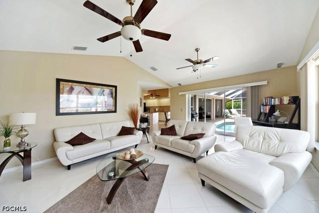 4009 SW 25th CT, Cape Coral, FL 33914