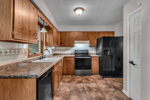 1029 South Aid Ave, West Plains, MO 65775