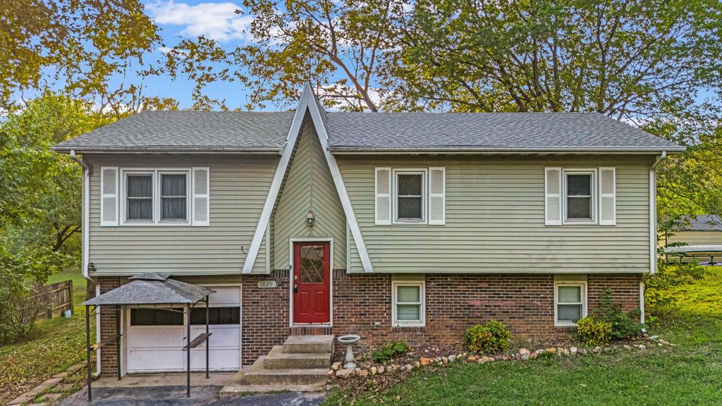 1029 South Aid Ave, West Plains, MO 65775