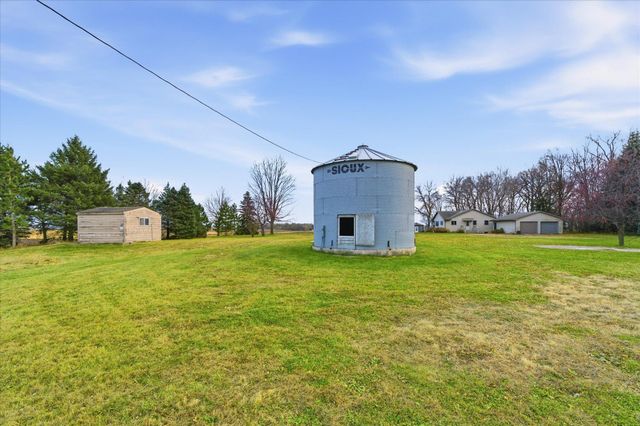 26498 371st Avenue, Henderson, MN 56044