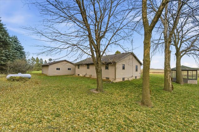 26498 371st Avenue, Henderson, MN 56044