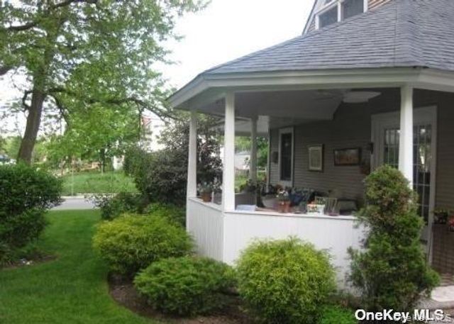 207 Jefferson Avenue House, Island Park, NY 11558