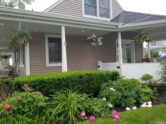 207 Jefferson Avenue House, Island Park, NY 11558