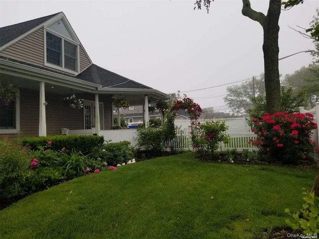 207 Jefferson Avenue House, Island Park, NY 11558