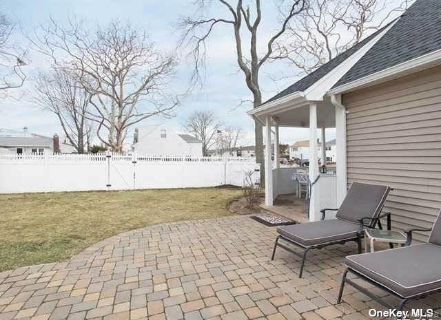 207 Jefferson Avenue House, Island Park, NY 11558