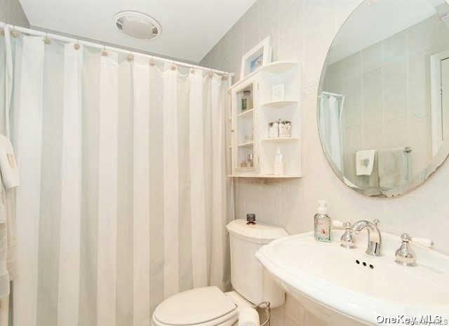 207 Jefferson Avenue House, Island Park, NY 11558