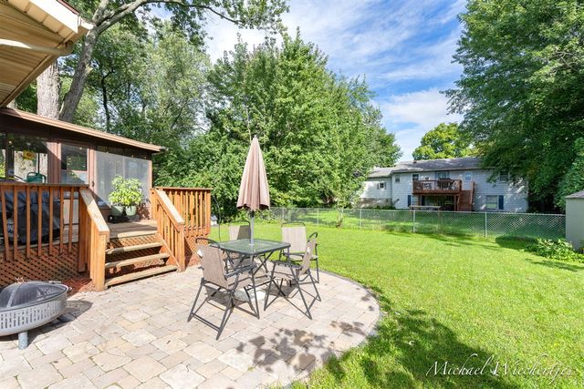 2665 Burton Street, Grand Rapids, MI 49546