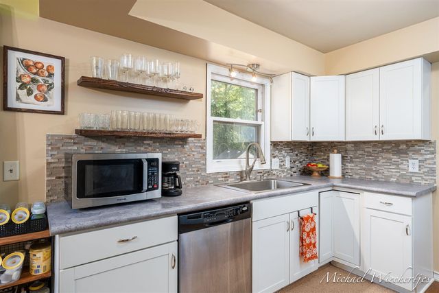 2665 Burton Street, Grand Rapids, MI 49546