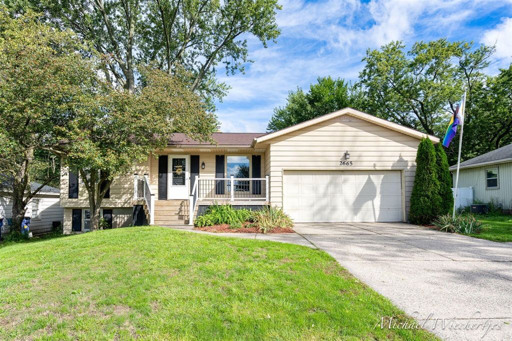 2665 Burton Street, Grand Rapids, MI 49546