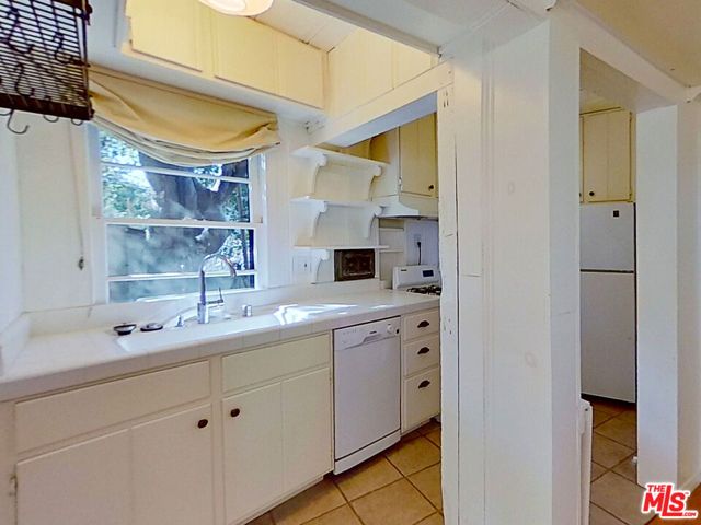 10211 Seabury Ln Guest Hse, Los Angeles, CA 90077