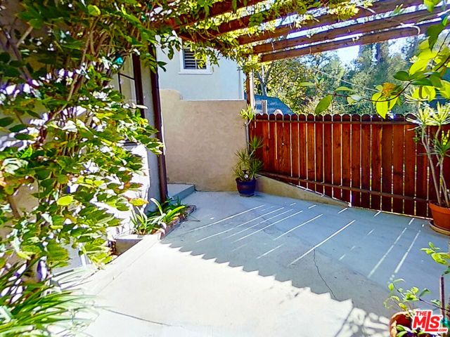 10211 Seabury Ln Guest Hse, Los Angeles, CA 90077