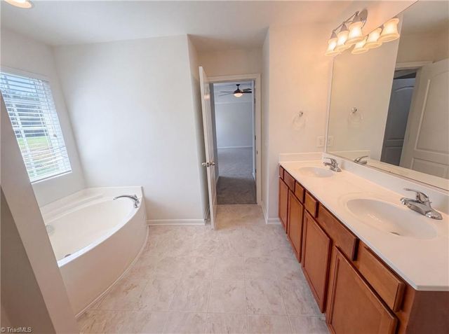 518 Macgregor Drive, Burlington, NC 27217